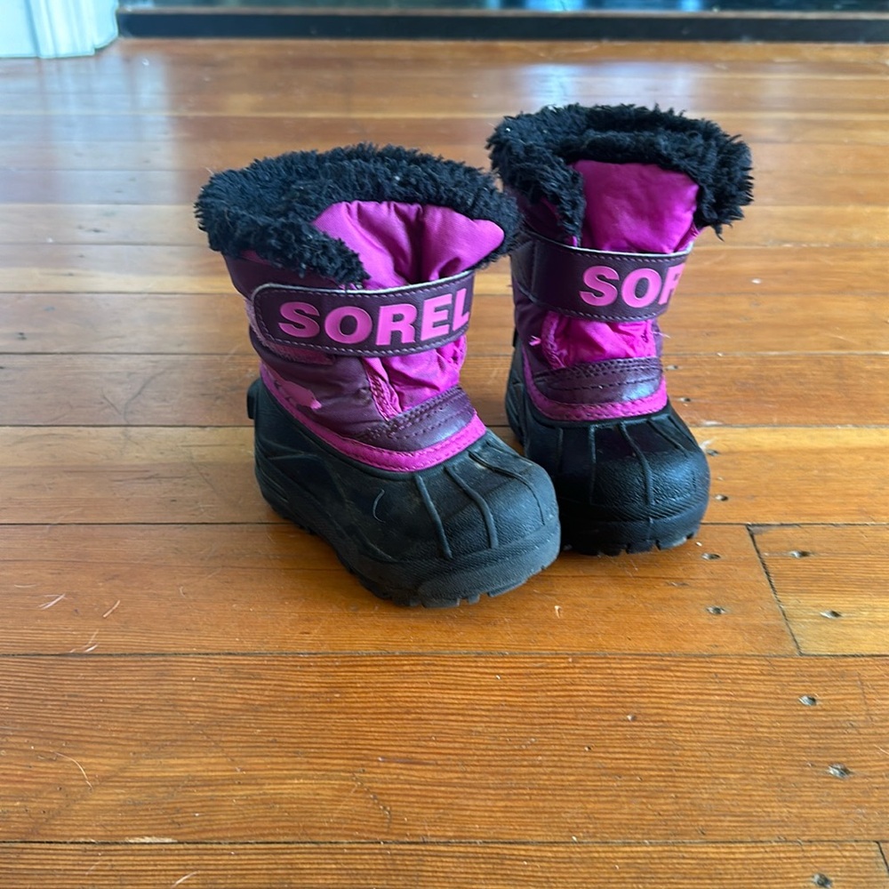 Little kids pink snow commander sorel boots! Size 6